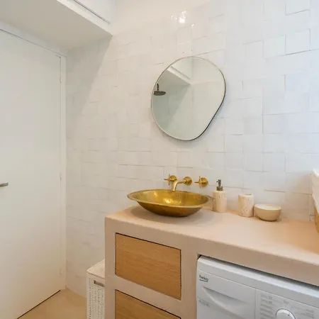 Apartment Urban Retreat In Historic Quarter Paris