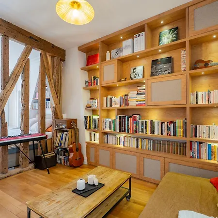 Apartment Urban Retreat In Historic Quarter Paris