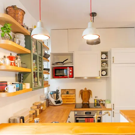 Urban Retreat In Historic Quarter Apartment Paris