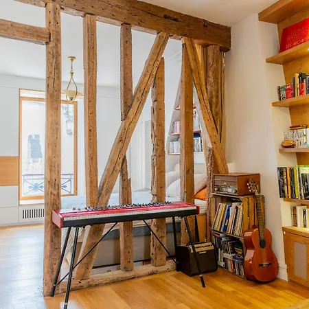 Urban Retreat In Historic Quarter Apartment Paris