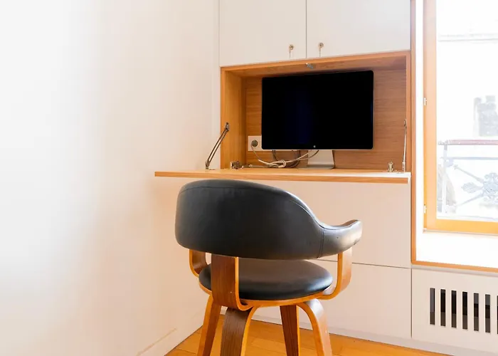 Urban Retreat In Historic Quarter