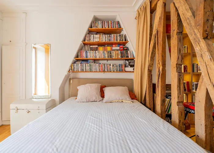 Urban Retreat In Historic Quarter Paris